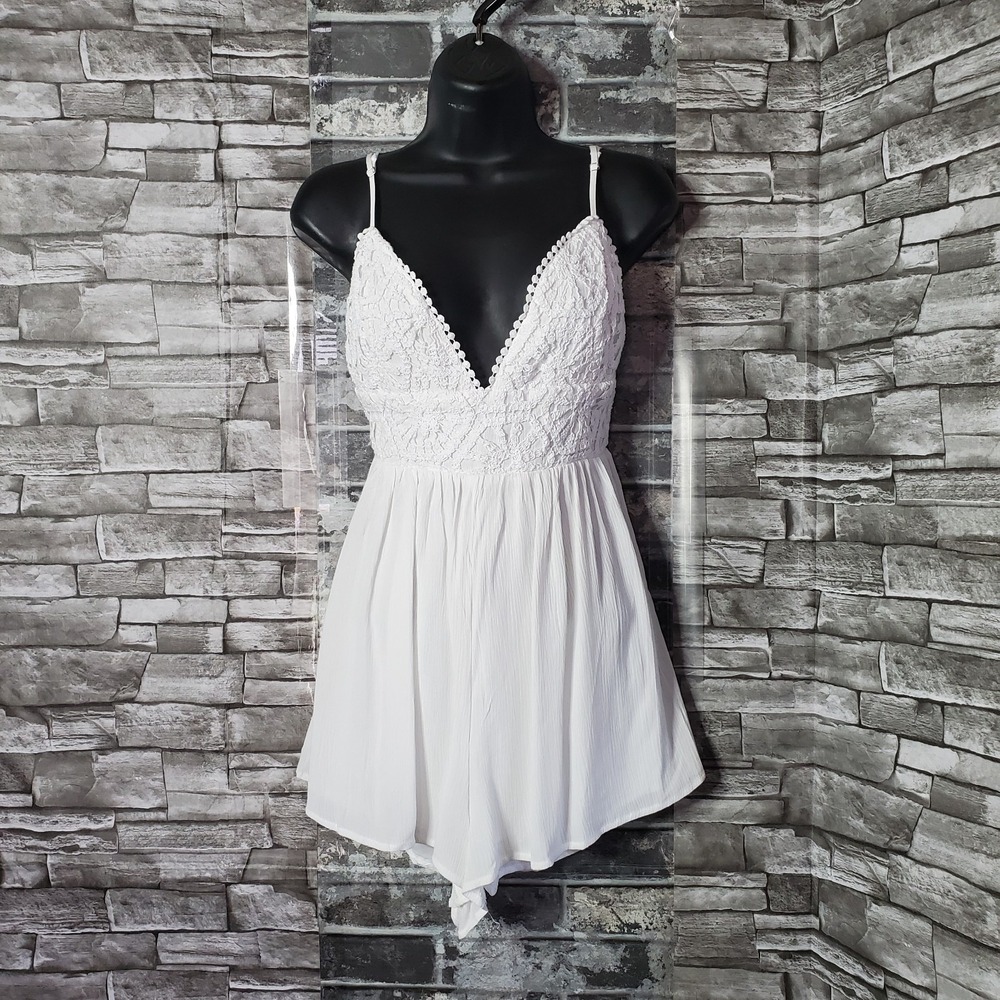 Love Tree White Crochet Boho Romper Plunging V-neck Sleeveless Fairy Romantic M